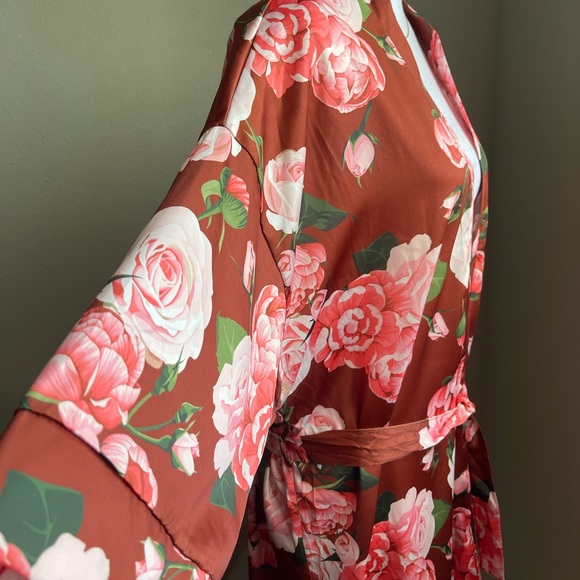 NWT - Red Rose Kimono - Picture 11 of 13